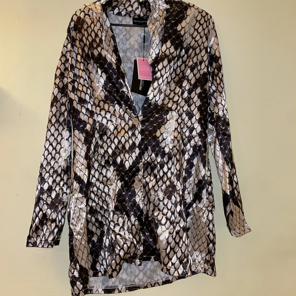 Pretty Little Thing. Size Medium. Snake Skin button up dress